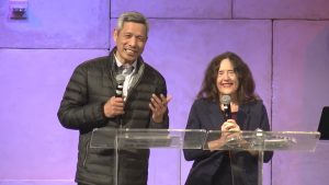 Susan Richards，前史坦佛大学医学院的医师，在开始祷告前，做了许多的医治的见证。她借着祷告，医治了上千的病人。她经常在医院的急诊室为人祷告